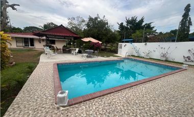 Venta de casa con piscina, Playa Gorgona, Chame
