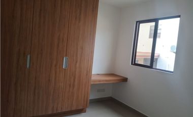 ALQUILER DE CASA EN BRISAS DEL GOLF - PH LIRIOS - LINEA BLANCA