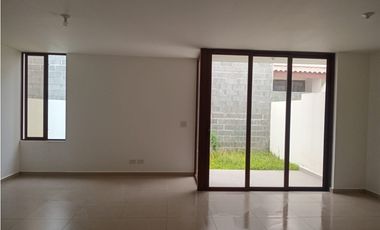 ALQUILER DE CASA EN BRISAS DEL GOLF - PH LIRIOS - LINEA BLANCA