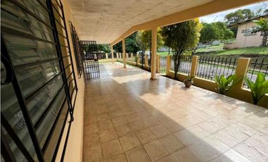 SE VENDE CASA DE 3 REC.Y TERRENO EN EL ESPINO, DE LA CHORRERA