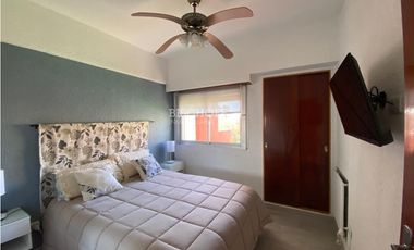 EXCELENTE DEPARTAMENTO DE 2 AMBIENTES CON ESTACIONAMIENTO CUBIERTO