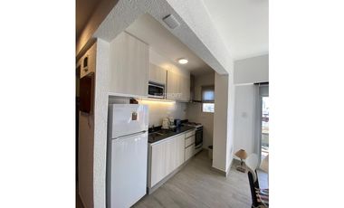 EXCELENTE DEPARTAMENTO DE 2 AMBIENTES CON ESTACIONAMIENTO CUBIERTO