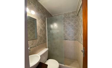 EXCELENTE DEPARTAMENTO DE 2 AMBIENTES CON ESTACIONAMIENTO CUBIERTO