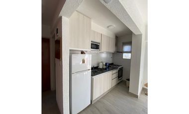 EXCELENTE DEPARTAMENTO DE 2 AMBIENTES CON ESTACIONAMIENTO CUBIERTO