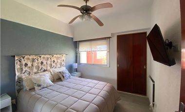 EXCELENTE DEPARTAMENTO DE 2 AMBIENTES CON ESTACIONAMIENTO CUBIERTO