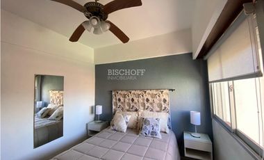 EXCELENTE DEPARTAMENTO DE 2 AMBIENTES CON ESTACIONAMIENTO CUBIERTO