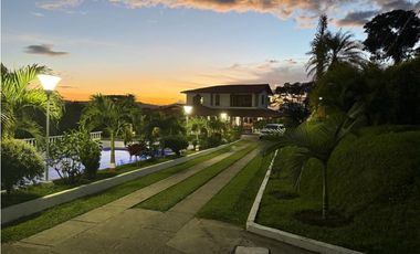 VENDO FANTÁSTICO CHALET