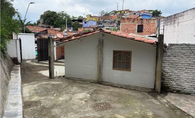 VENDO CASA EN CARTAGO