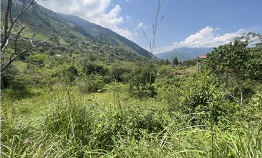 Venta de lote suroeste en unidad cerrada