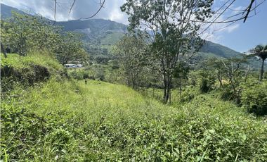 Venta de lote suroeste en unidad cerrada