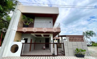 ENCLAVE - HOUSE AND LOT FOR RENT