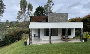 Casa en renta cerca al aeropuerto JMC