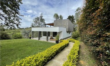 Casa en renta cerca al aeropuerto JMC