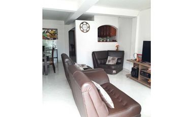 VENDO CASA CON GARAJE