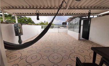 VENDO CASA CON GARAJE