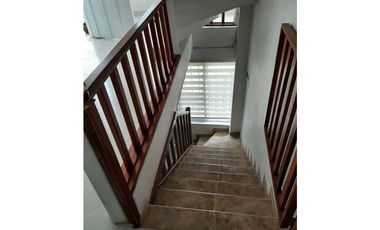 VENDO CASA CON GARAJE