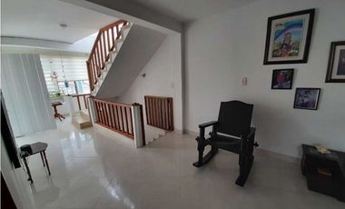 VENDO CASA CON GARAJE