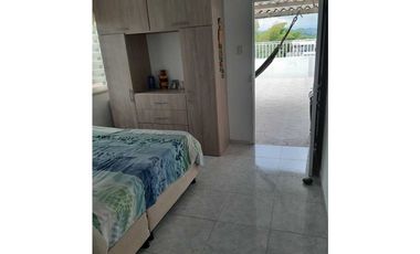 VENDO CASA CON GARAJE