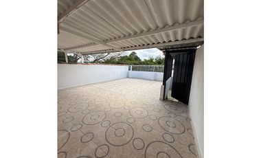 VENDO CASA CON GARAJE