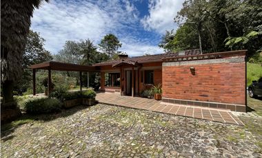 Venta de Casa Campestre en Parcelación Via Llanogrande - Retiro