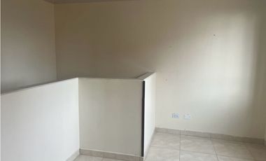 VENDO CASA DE DOS PISOS