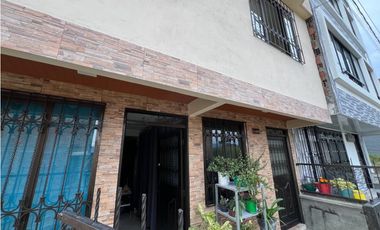 VENDO CASA DE DOS PISOS