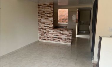 VENDO CASA DE DOS PISOS