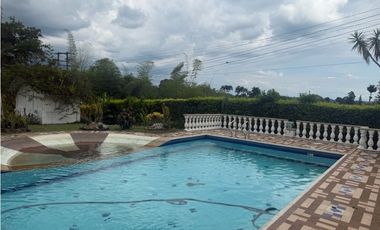 CASA CAMPESTRE CERCA A PEREIRA VENDO