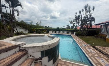 CASA CAMPESTRE CERCA A PEREIRA VENDO