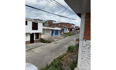 VENDO CASA ESQUINERA QUIMBAYA
