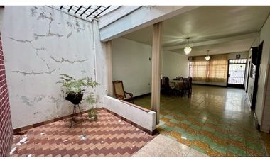Casa bifamiliar de tres pisos con terraza en venta - El Recreo Palmira