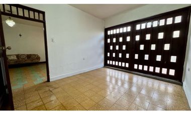 Casa bifamiliar de tres pisos con terraza en venta - El Recreo Palmira