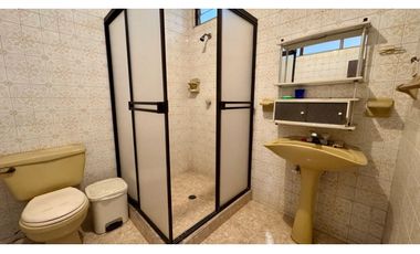 Casa bifamiliar de tres pisos con terraza en venta - El Recreo Palmira