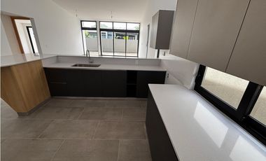 CONDADO DEL REY / ALTOS DE PANAMA / BARRIO ALTO / 410M / 3 HABITACION