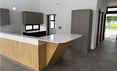 CONDADO DEL REY / ALTOS DE PANAMA / BARRIO ALTO / 410M / 3 HABITACION