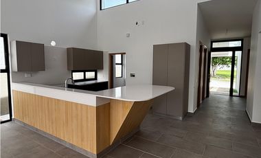 CONDADO DEL REY / ALTOS DE PANAMA / BARRIO ALTO / 410M / 3 HABITACION