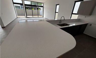 CONDADO DEL REY / ALTOS DE PANAMA / BARRIO ALTO / 410M / 3 HABITACION