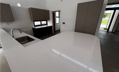 CONDADO DEL REY / ALTOS DE PANAMA / BARRIO ALTO / 410M / 3 HABITACION