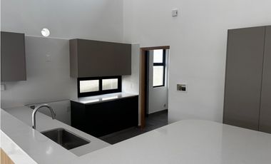 CONDADO DEL REY / ALTOS DE PANAMA / BARRIO ALTO / 410M / 3 HABITACION