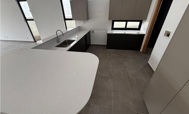 CONDADO DEL REY / ALTOS DE PANAMA / BARRIO ALTO / 410M / 3 HABITACION