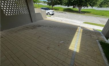 CONDADO DEL REY / ALTOS DE PANAMA / BARRIO ALTO / 410M / 3 HABITACION