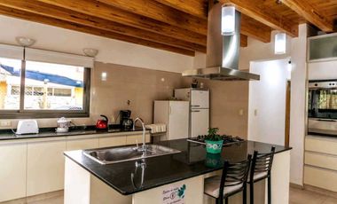 VENTA · CASA ·5 DORMITORIO · VISTALBA · LUJAN