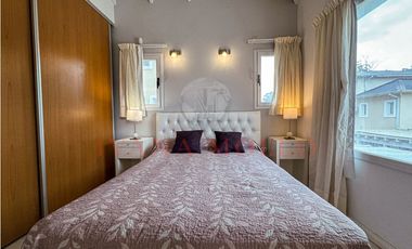 DE LAS HESPÉRIDES 1693 - TRIPLEX A LA VENTA EN PINAMAR