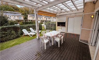 DE LAS HESPÉRIDES 1693 - TRIPLEX A LA VENTA EN PINAMAR