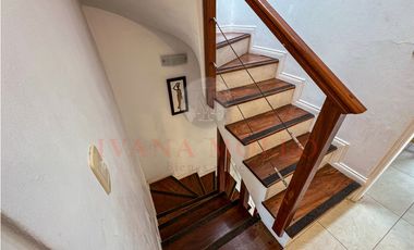 DE LAS HESPÉRIDES 1693 - TRIPLEX A LA VENTA EN PINAMAR