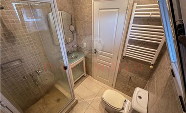 DE LAS HESPÉRIDES 1693 - TRIPLEX A LA VENTA EN PINAMAR