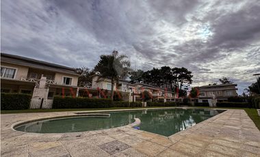 DE LAS HESPÉRIDES 1693 - TRIPLEX A LA VENTA EN PINAMAR