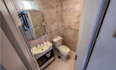 DE LAS HESPÉRIDES 1693 - TRIPLEX A LA VENTA EN PINAMAR