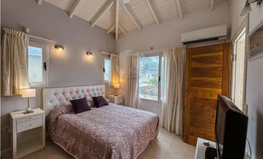 DE LAS HESPÉRIDES 1693 - TRIPLEX A LA VENTA EN PINAMAR