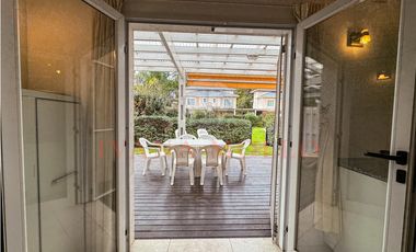 DE LAS HESPÉRIDES 1693 - TRIPLEX A LA VENTA EN PINAMAR